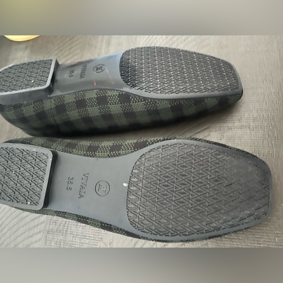Vivaia Like New!!!Women’s Black and Olive Check Slip-On Ballet Flats - Picture 4 of 4